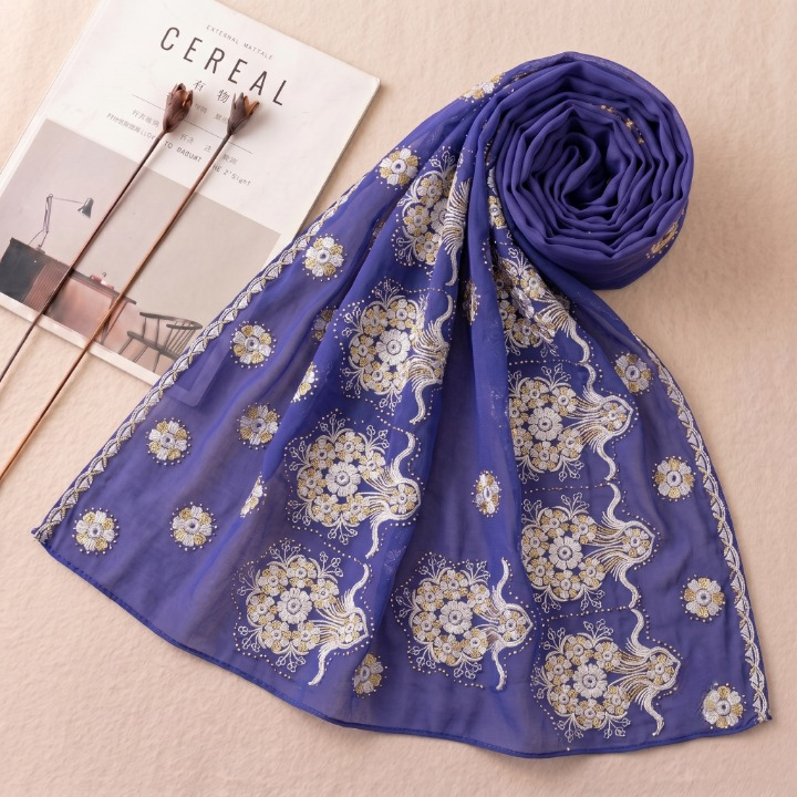 Écharpe en mousseline brodée Royal Iris | Khan Scarves Image secondaire du produit